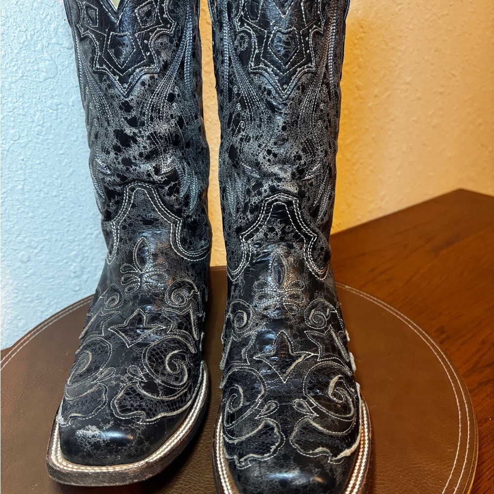Corral Women’s Inlay Black Python Cowhide Embroid… - image 1